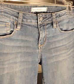 21 pairs of women’s size 5/petite jeans available
