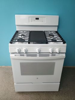 Natural gas stove like new condition
