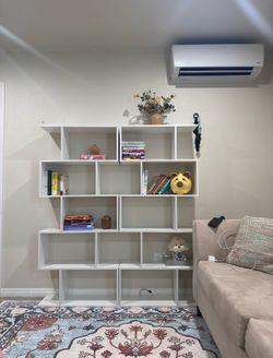 2 white abstract shelves / bookshelf