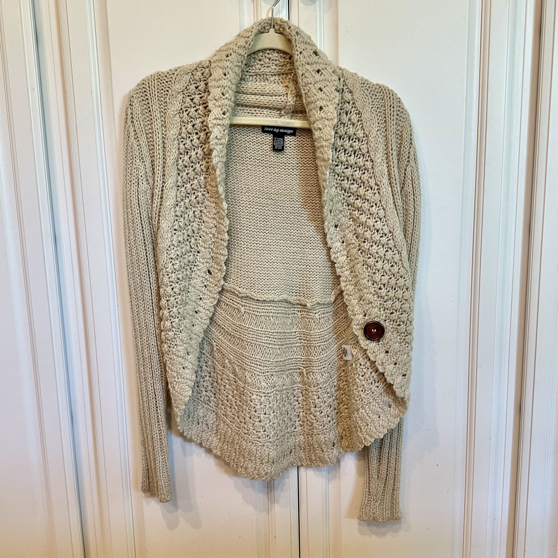🍦 Beautiful cream knit sweater shawl