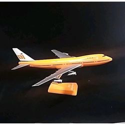 Braniff International Airways Boeing 747 Plastic Model W/ Stand