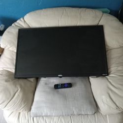 32 IN ROKU TV (with remote)