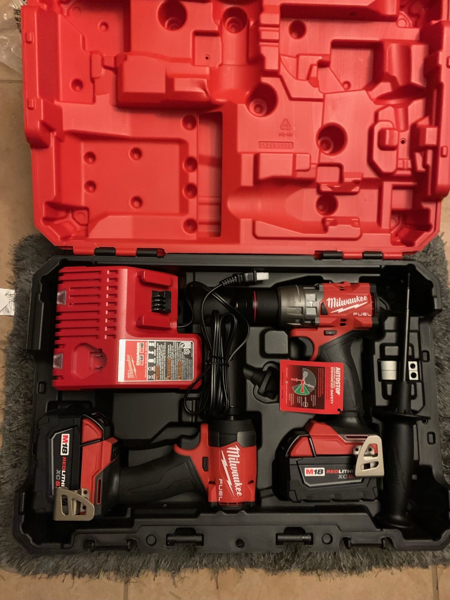Milwaukee M18 FUEL 18V Lithium Cordless Hammer Drill / Impact Driver Comb
