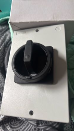 Disconnect switches