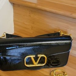 Brand New Shoulder And Crossbody Bag With 2 Belts