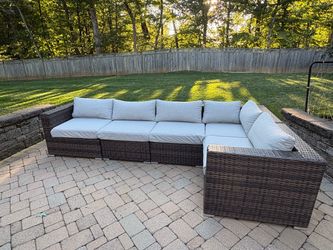 Outdoor patio sectional