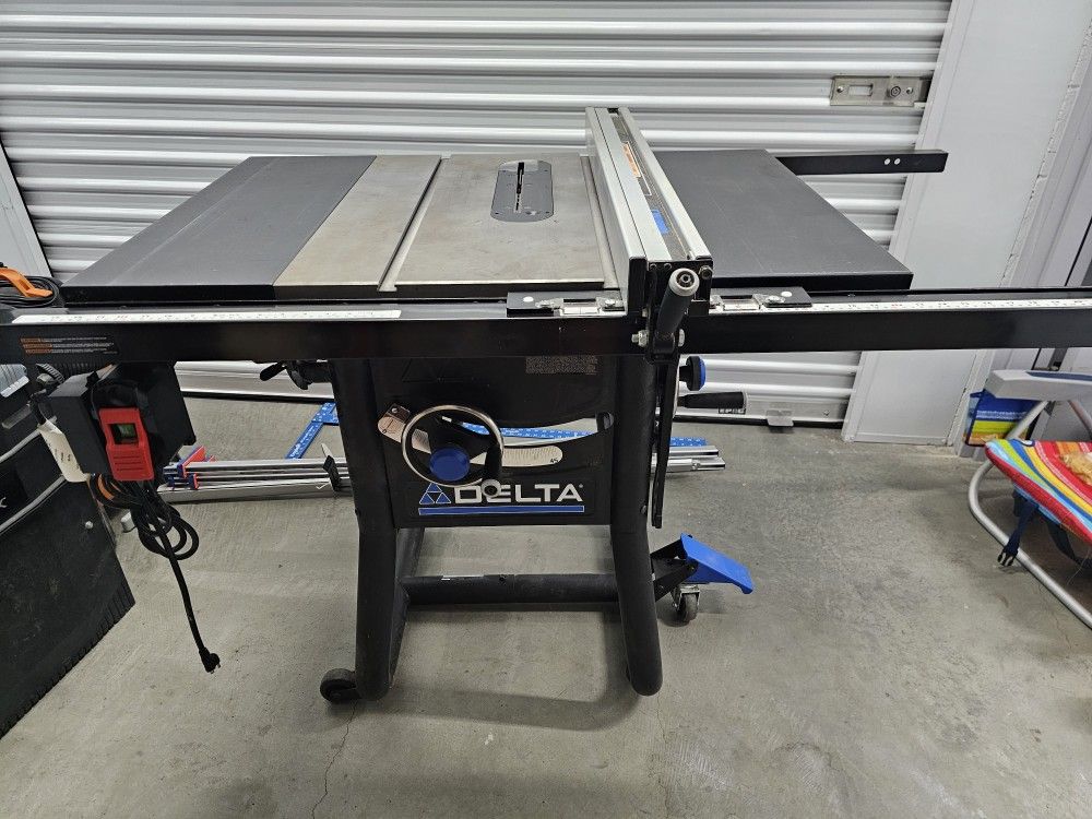 Delta 36-725T2 Table Saw