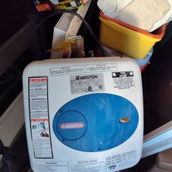 Ariston GL 4 S Water Heater For Small Shower/sink/washer 120v Electric 4 Gallons