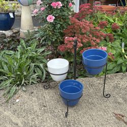 Metal  3 Plant Pot Holder Folds Up Pots Included