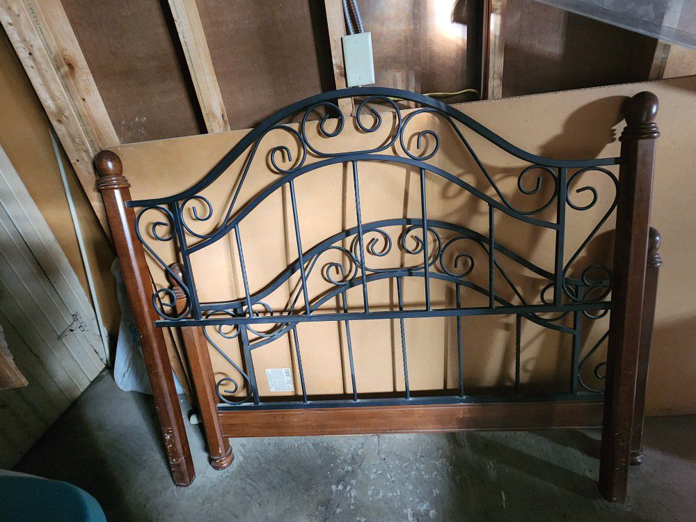 Full/Queen Headboard &Footboard Bed With Heavy Duty Bed Frame