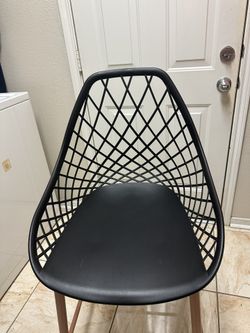 Black And Wood Like Counter Stools