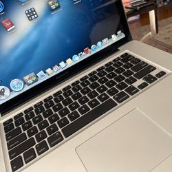 Apple MacBook Pro 15” display Intel core I7 Processor 6GB RAM 256GB SSD DRIVE $125