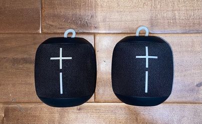 Pair of UE Wonderboom bluetooth speakers