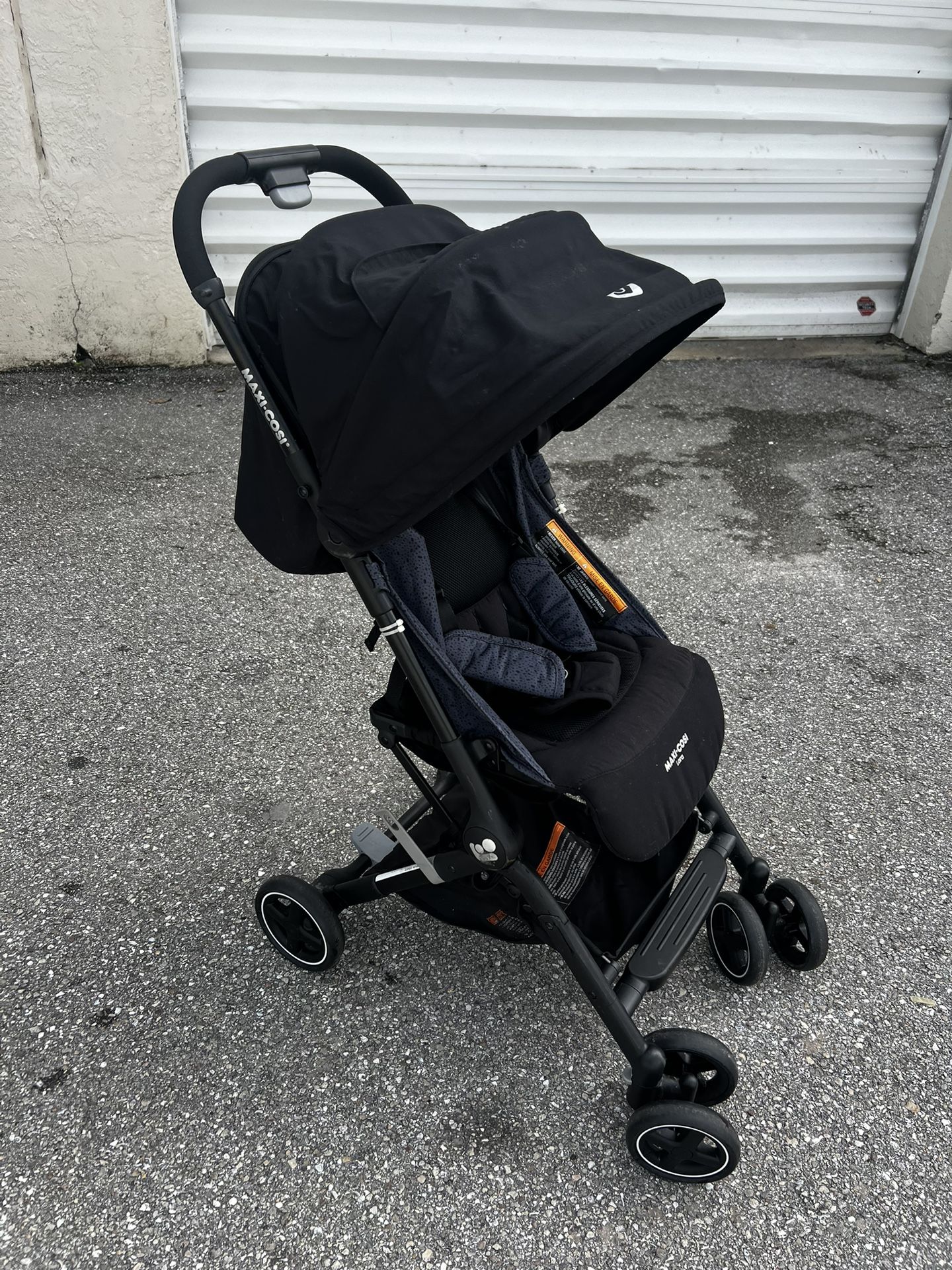 Maxi-Cosi Lara Lightweight Ultra Compact Stroller! Great condition! Retails $256.49