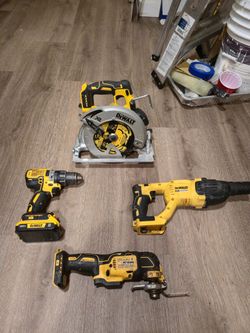 DeWalt Power Tools Plus 1 Battery