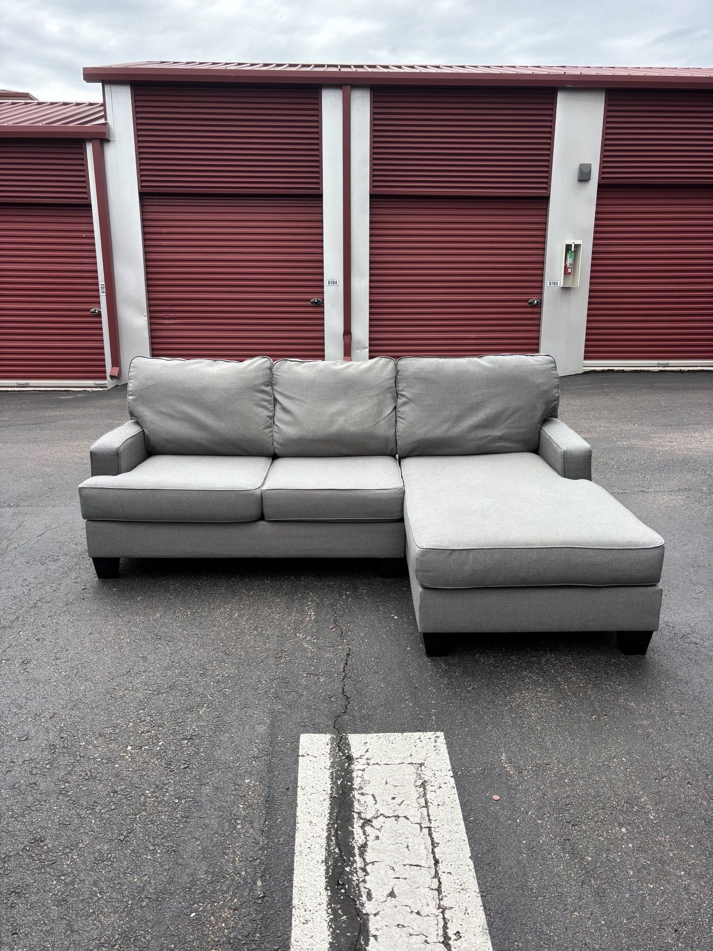 **FREE DELIVERY** Beautiful Modern Grey L Shaped Sectional Couch