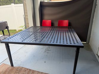 Outdoor table 5’x5’