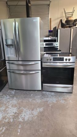 Refrigerator Frigidaire Counter Depht,  Stove Electric And Microwave In Stainless Steel Combo Delevery