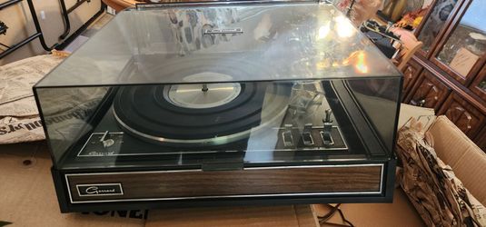 Garrard Synchro-lab Seried II turntable - Vintage Stereo Equipment