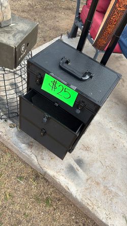 Makeup/nailtech/lash Tech