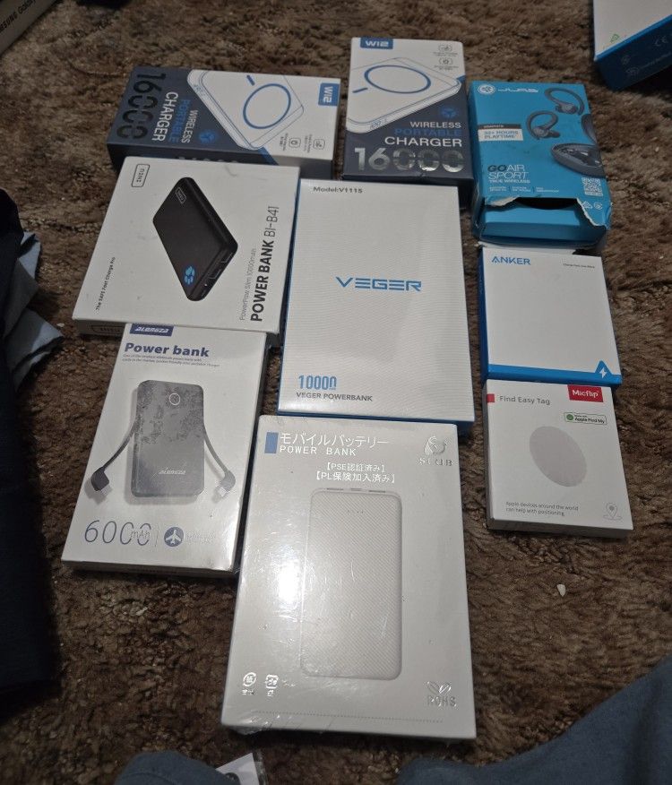 Brand new 6 powerbank bundle with wireless headphones Extras