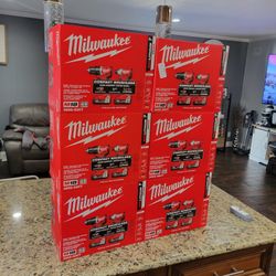 Milwaukee 18v Drill Set New 