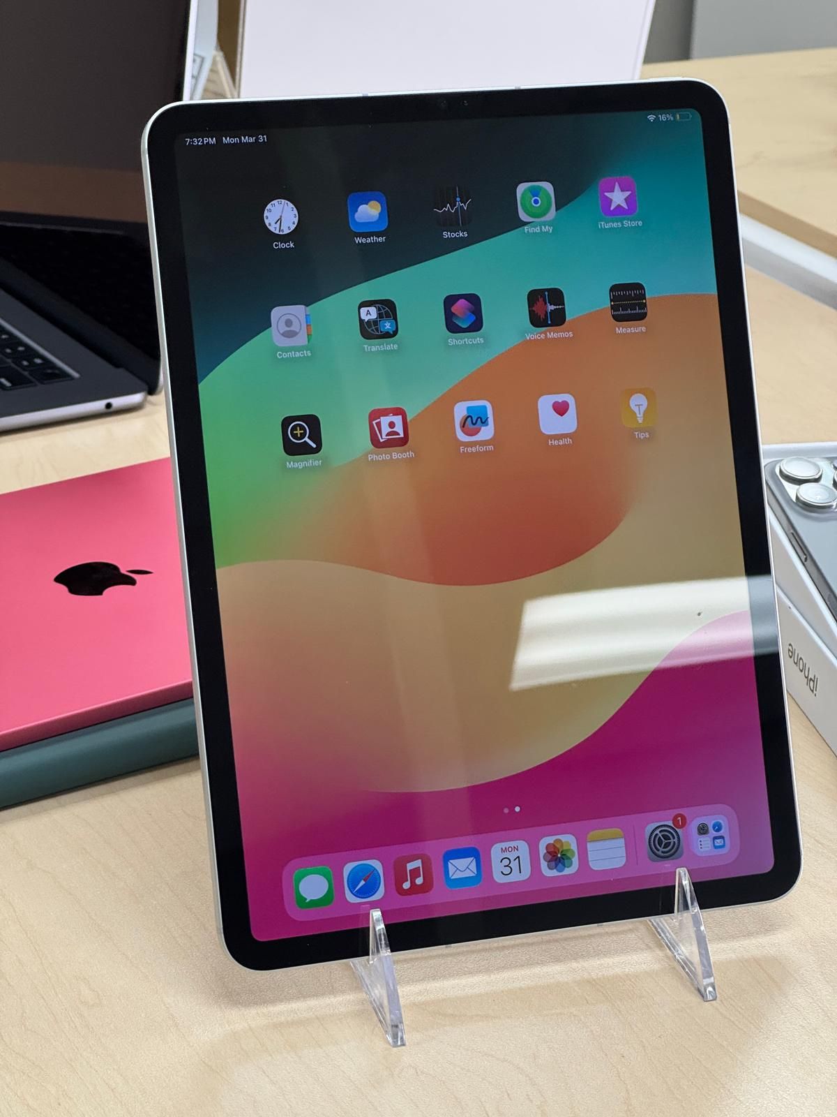 iPad Pro 11" 4th Gen 2022 128GB Storage Cellular