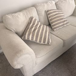 3 Seater Couch With Throw Pillows 