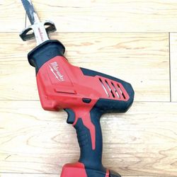 Milwaukee Hackzall saw + 6ah battery