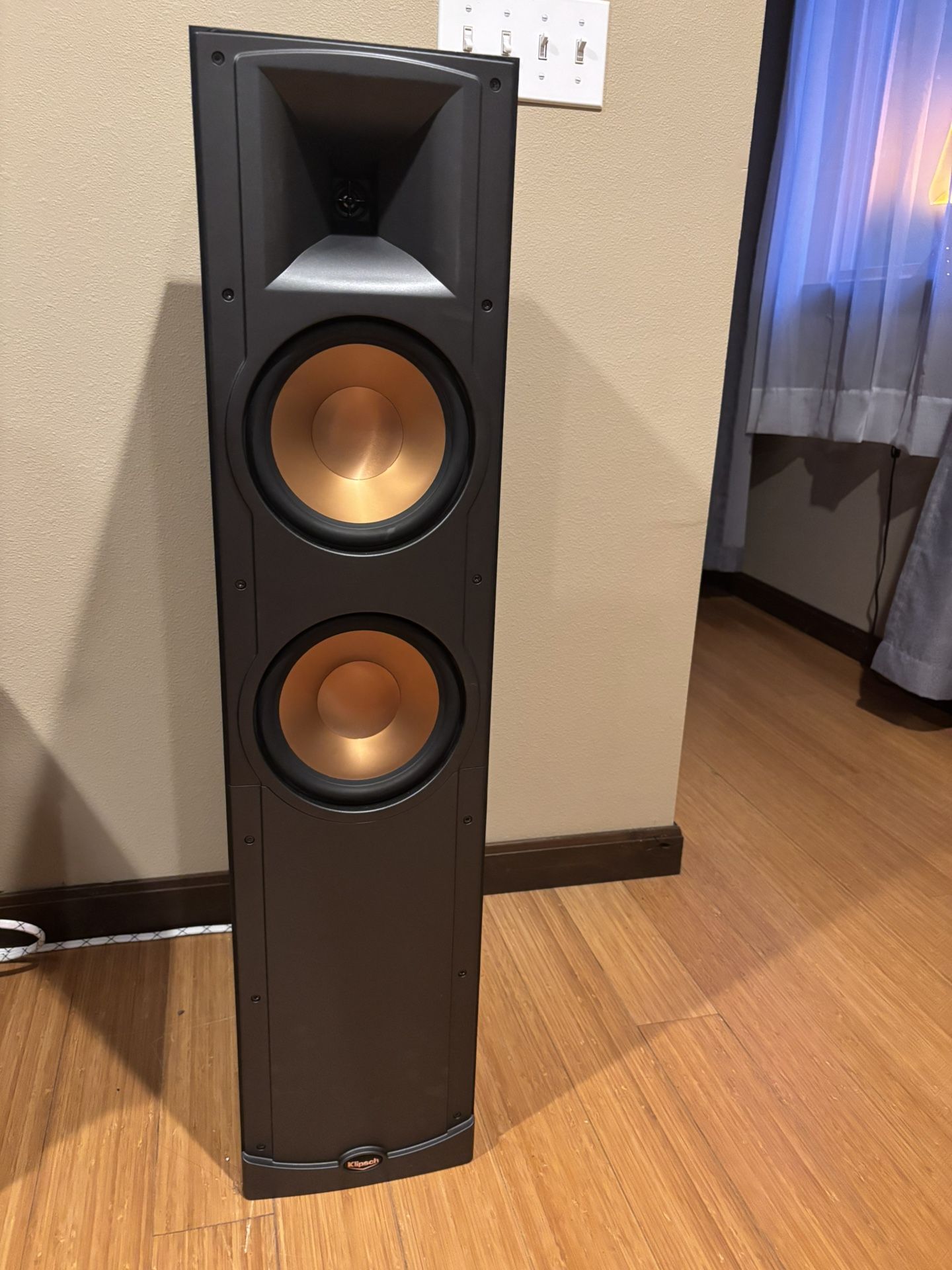 Pair of Klipsch RF-35 Floor Speakers