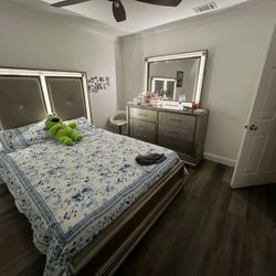 BRAND NEW Queen Size Bedroom Set