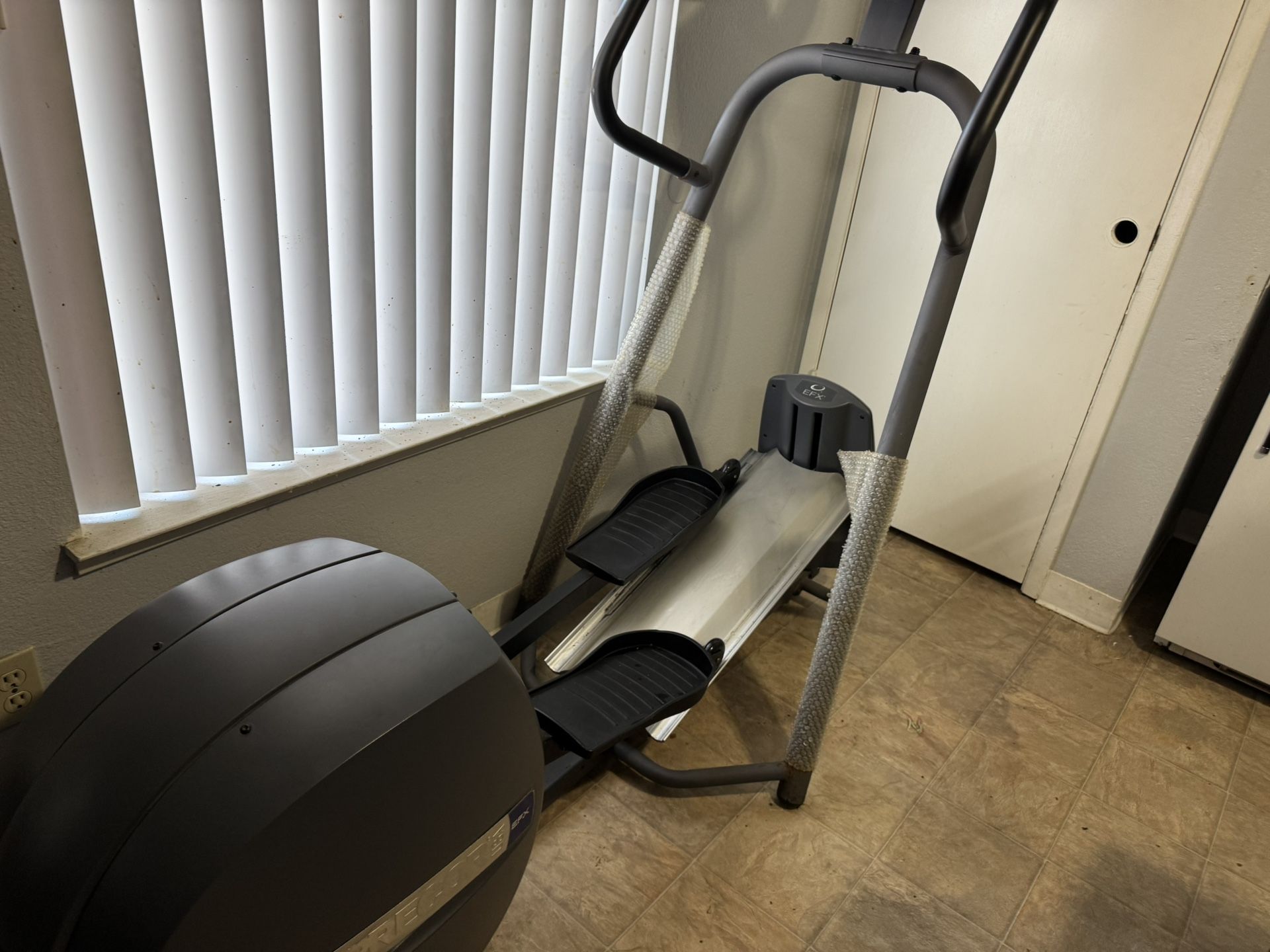 Precor EFX 5.17i Elliptical Cross-Trainer