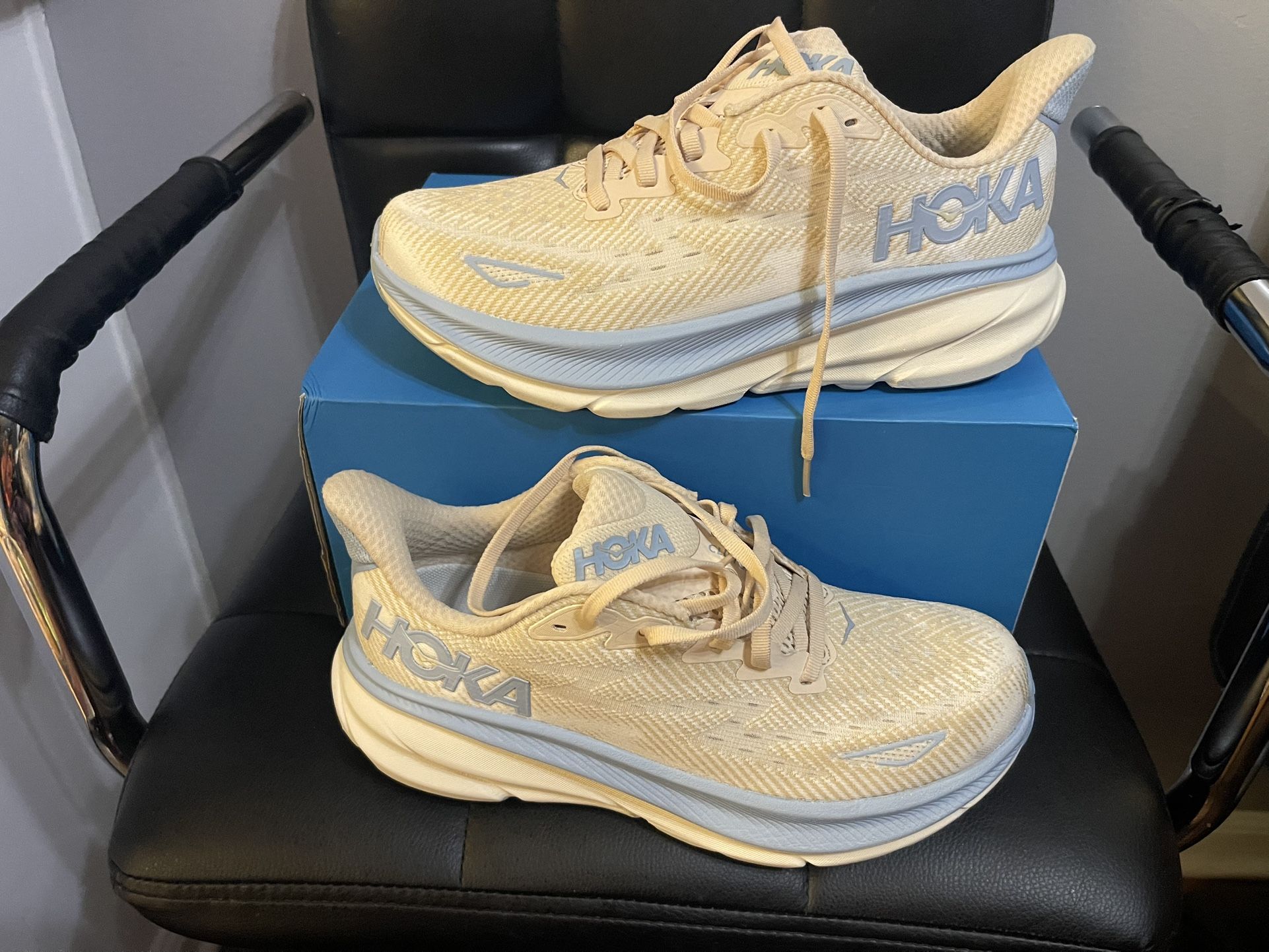 Hoka Clifton 9 / Size 8.5B Women’s $95