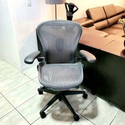 Herman Miller Aeron Office Chairs Remastered - Size B - Like New