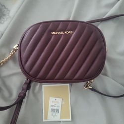 MICHAEL KORS SMALL CROSS BODY PURSE 