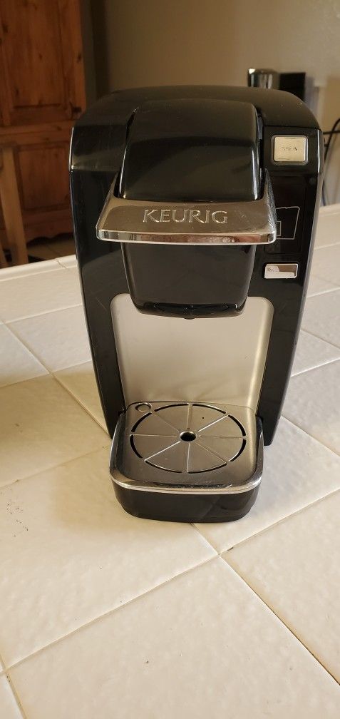 Keurig K-Mini K15 Single Serve, K-Cup Pod Coffee Maker, Black