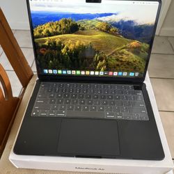MacBook M2 