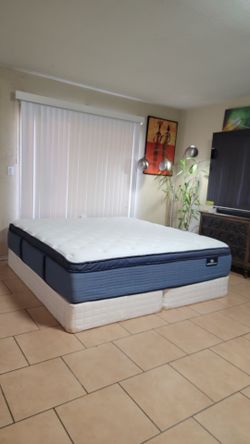 VERY NICE KING SIZE SERTA MATTRESS AND BOXSPRINGS FOR SALE! IN GREAT CONDITION, FREE DELIVERY