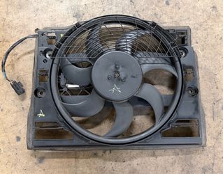 RADIATOR COOLING FAN BMW E46 330 325 323