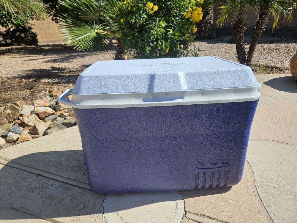 Rubbermaid Cooler!
