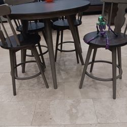 *Creepy Value!!!*---Eerie Sorrento Dining Table Sets W/4 Swivel Chairs---Delivery And Financing🙌