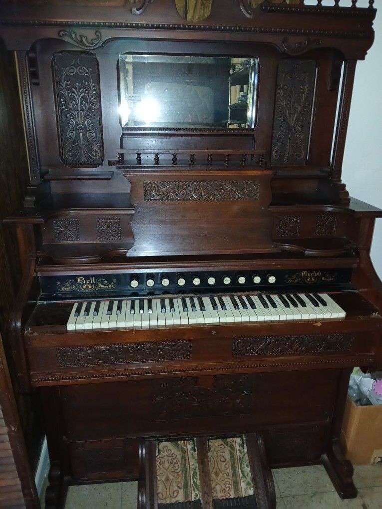 AS IS NOT WORKING PIANO FOR $65