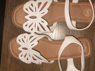 Cute girls size 3 white sandals