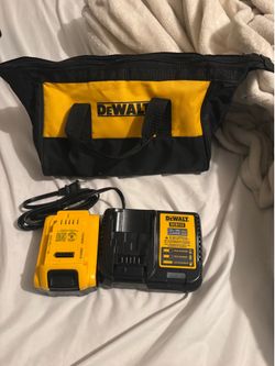 DEWALT DCB112 12V/20V Power Tool Battery Charger Yellow with Carry Bag