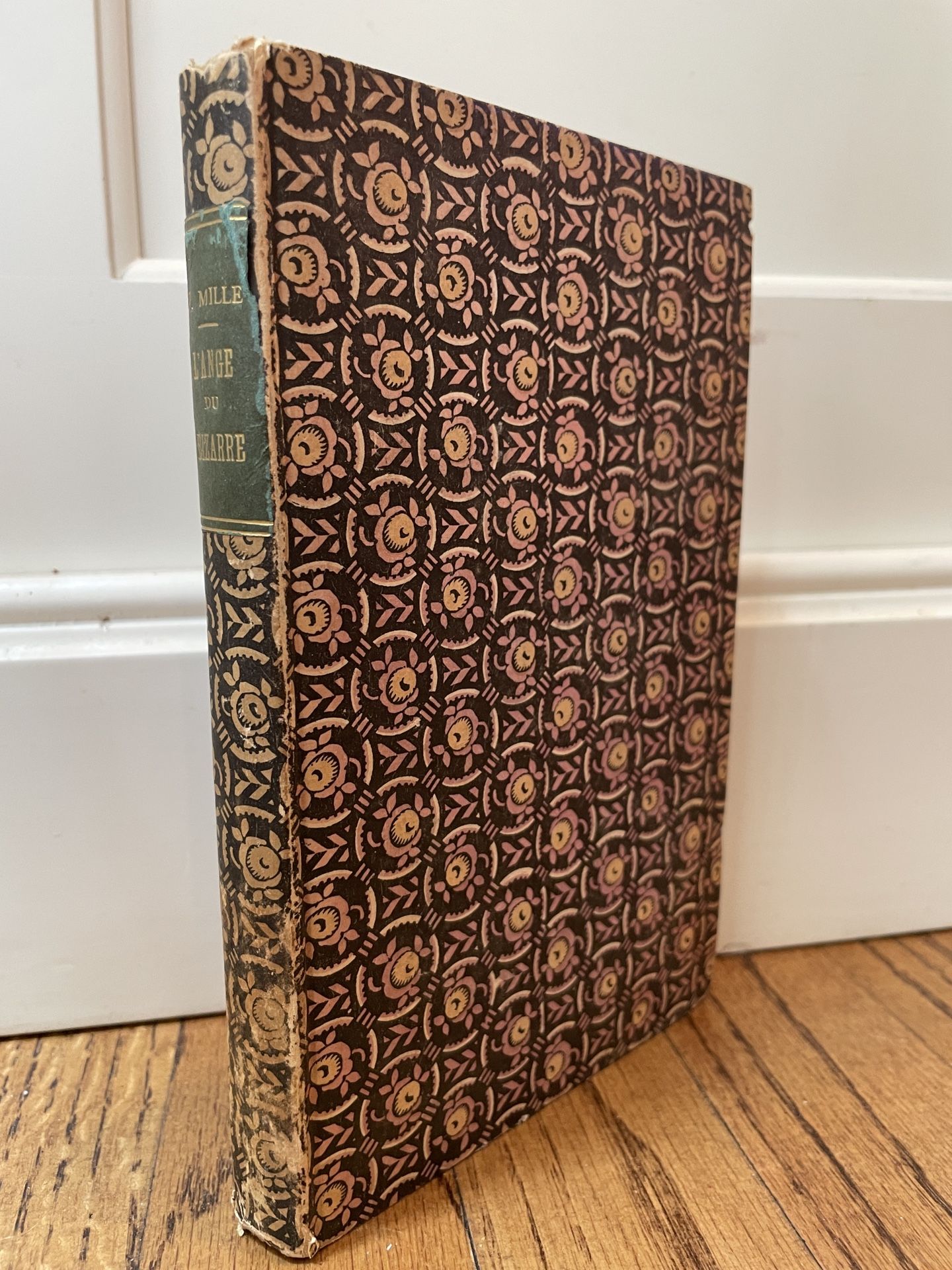 MILLE Pierre - L'ange du bizarre - 1921 - Edition originale- RARE. Condition is pre owned and overall is in very solid and respectable shape for a b