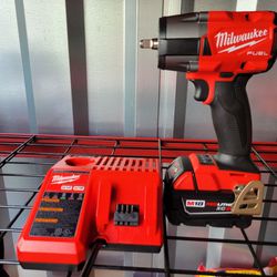 Milwaukee M18 FUEL 1/2" MID TORQUE Wrench + XC5.0 + CHARGER 