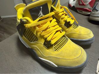 Jordan 4 Retro lightning