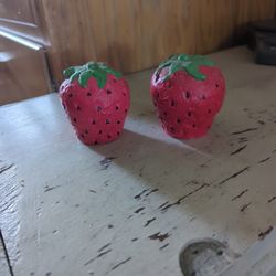 Strawberry Salt And Pepper Shakers 