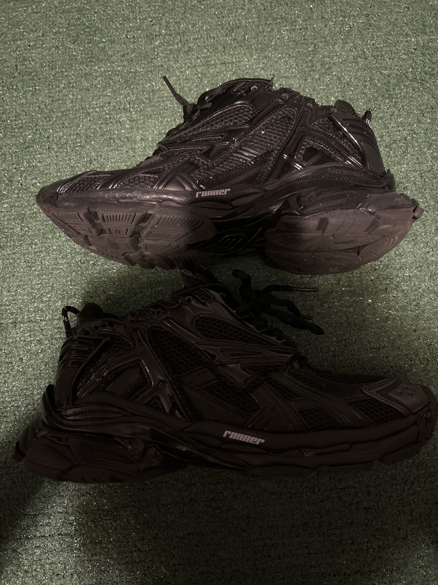 black balenciaga runner