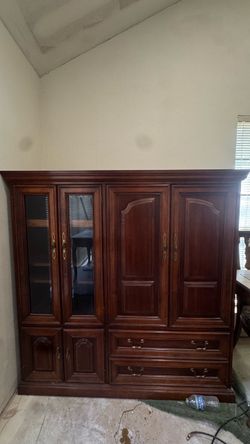 Entertainment center